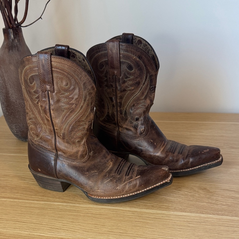 ARIAT Classic Brown Leather Cowboy Boots